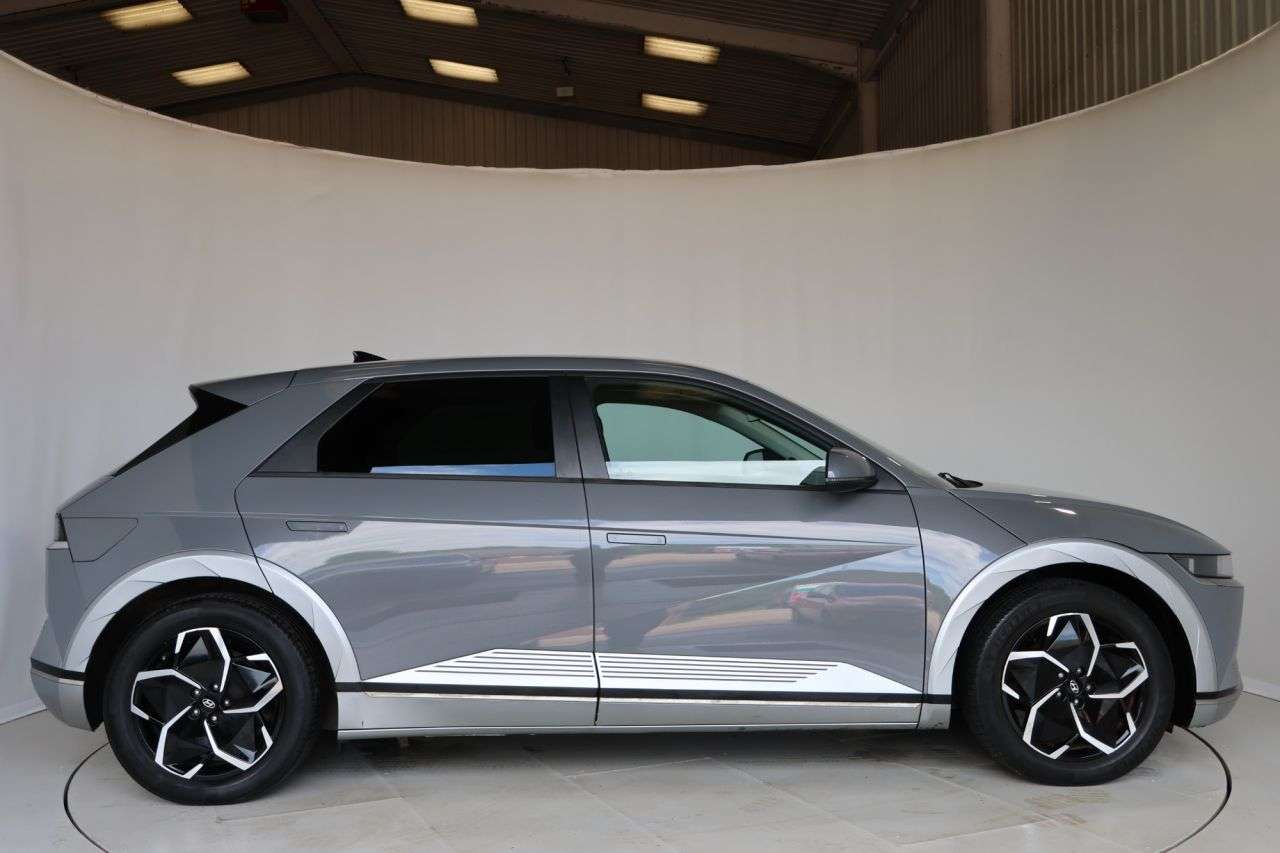 A 2022 HYUNDAI IONIQ 5 73kWh Premium Hatchback 5dr Electric Auto (217 ps) HEATED STEERING WHEEL A 2022 HYUNDAI IONIQ 5 73kWh Premium Hatchback 5dr Electric Auto (217 ps) HEATED STEERING WHEEL