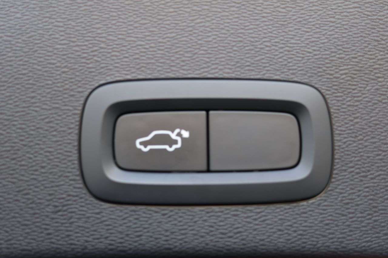 2023 VOLVO C40 2023 VOLVO C40