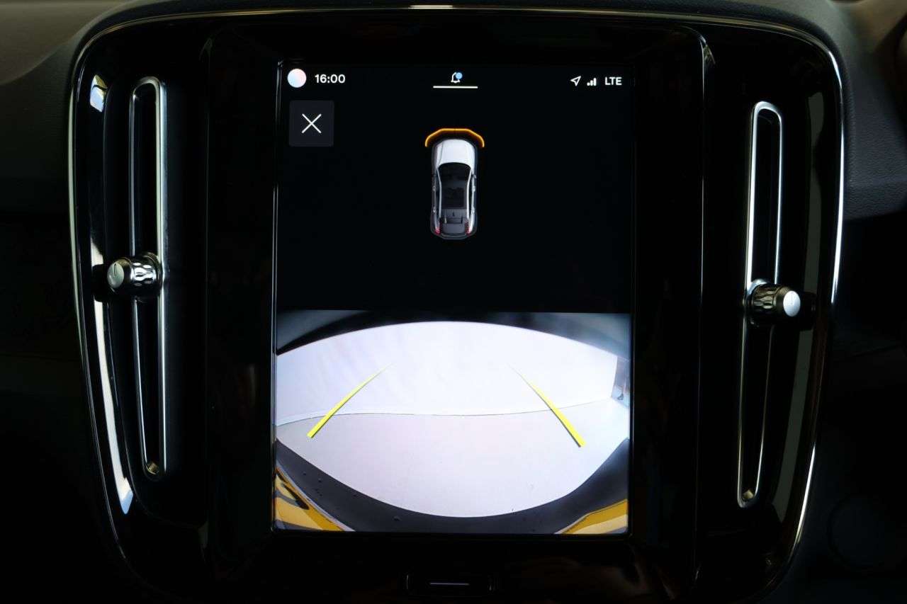 2023 VOLVO C40 2023 VOLVO C40