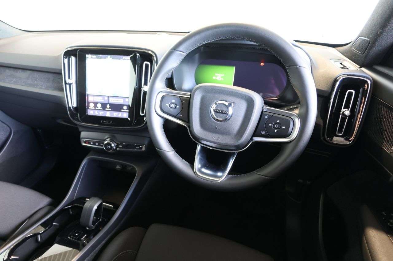2023 VOLVO C40 2023 VOLVO C40