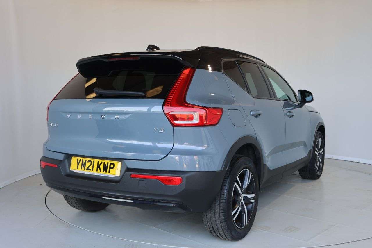 2021 VOLVO XC40 2021 VOLVO XC40