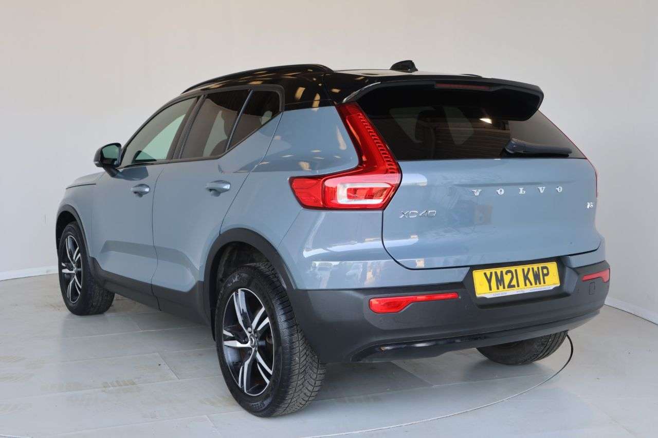 2021 VOLVO XC40 2021 VOLVO XC40