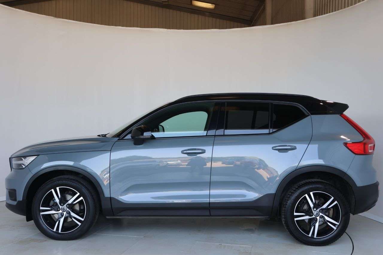 2021 VOLVO XC40 2021 VOLVO XC40