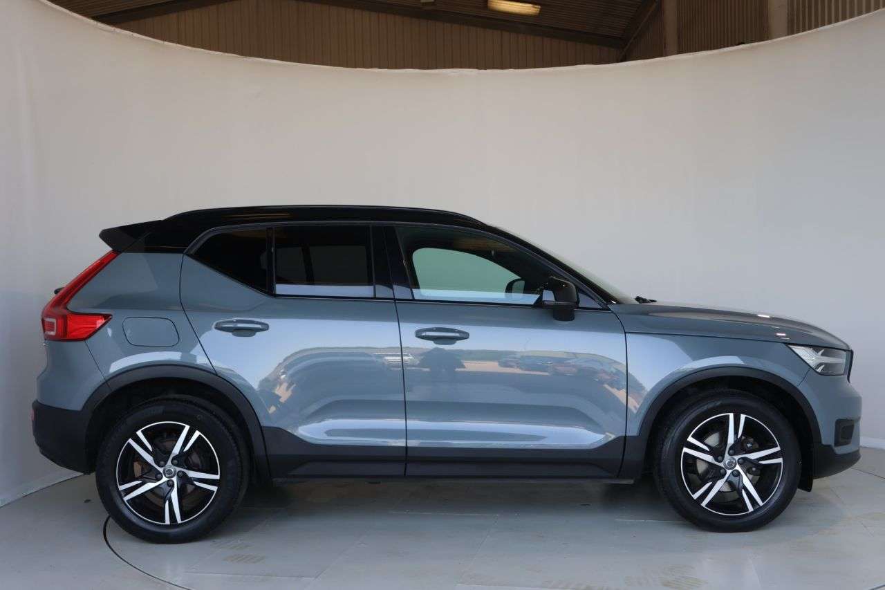 A 2021 VOLVO XC40 1.5 T3 R-Design SUV 5dr Petrol Manual Euro 6 (s/s) (163 ps) FULL SERVICE HI A 2021 VOLVO XC40 1.5 T3 R-Design SUV 5dr Petrol Manual Euro 6 (s/s) (163 ps) FULL SERVICE HI