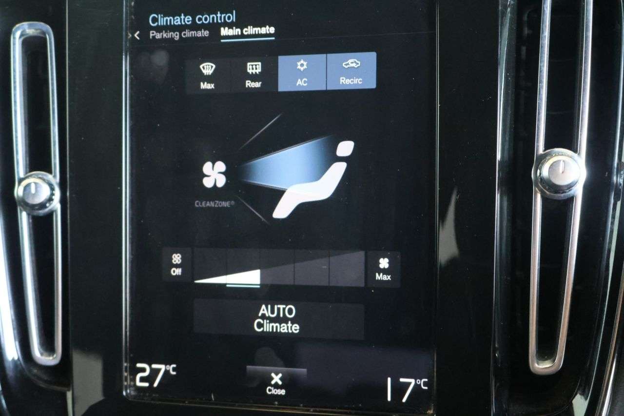 2021 VOLVO XC40 2021 VOLVO XC40
