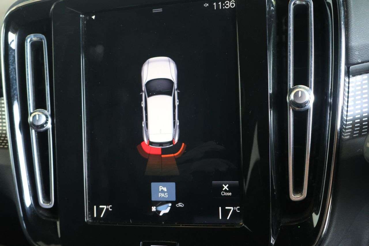 2021 VOLVO XC40 2021 VOLVO XC40