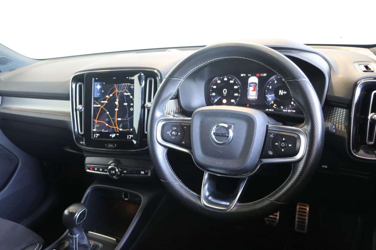 2021 VOLVO XC40 2021 VOLVO XC40