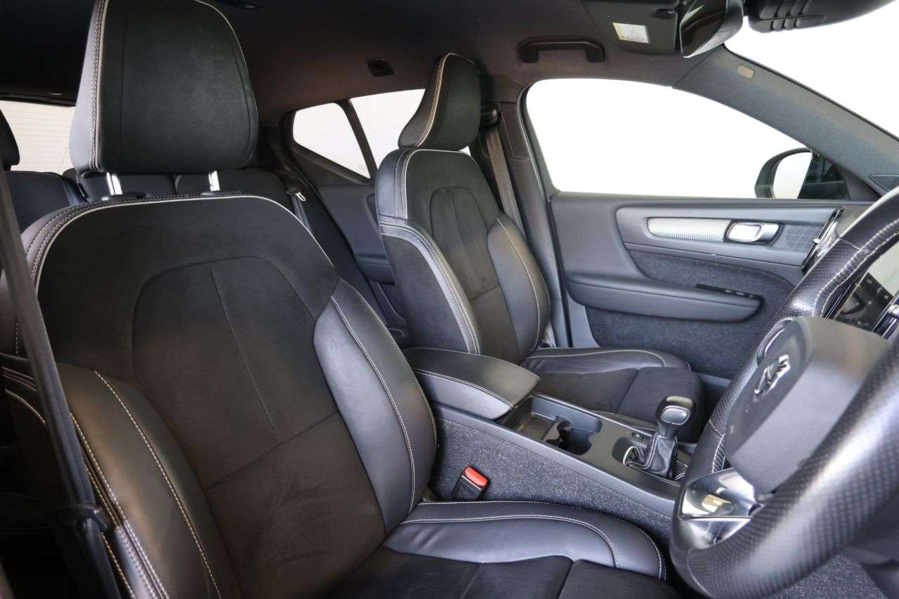 2021 VOLVO XC40 2021 VOLVO XC40