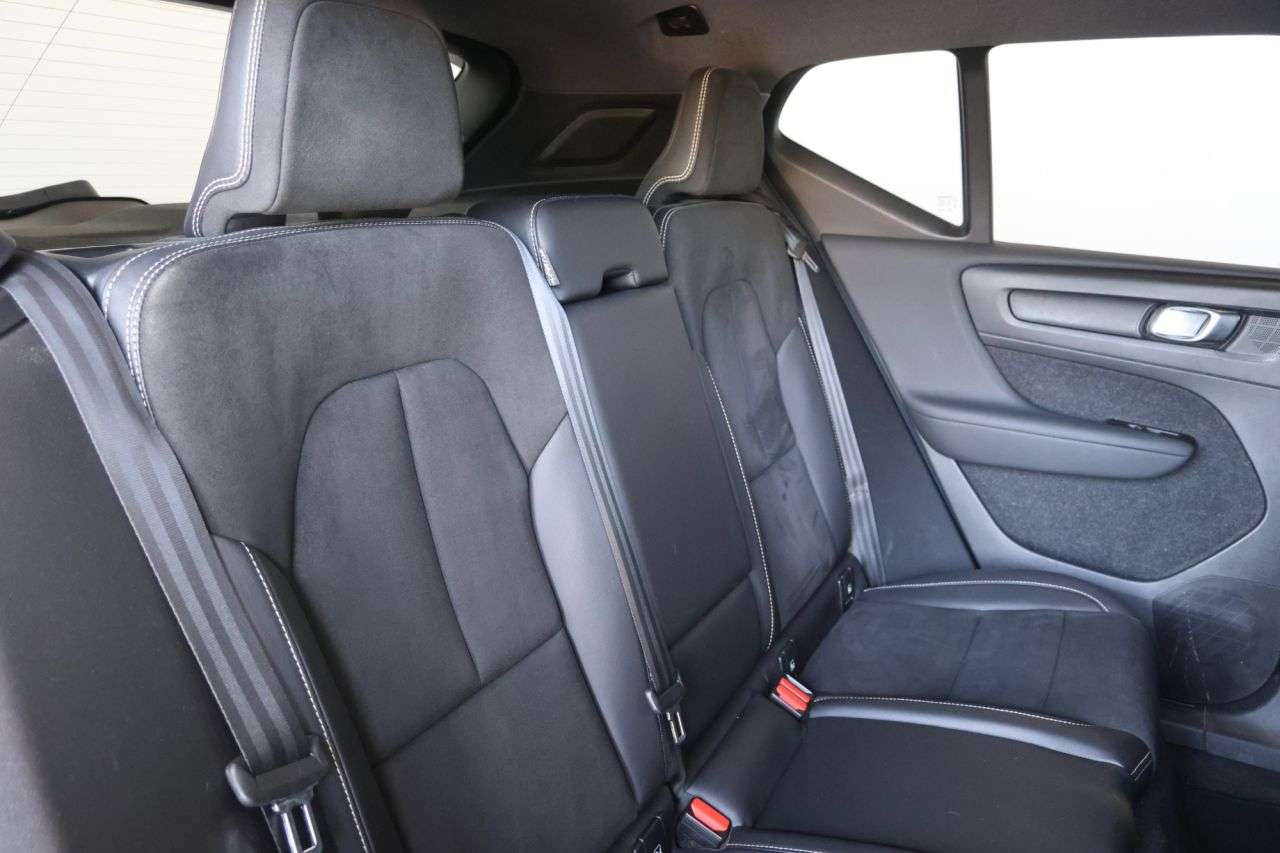 2021 VOLVO XC40 2021 VOLVO XC40