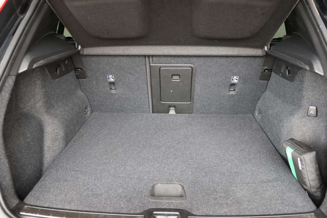 2022 VOLVO XC40 2022 VOLVO XC40