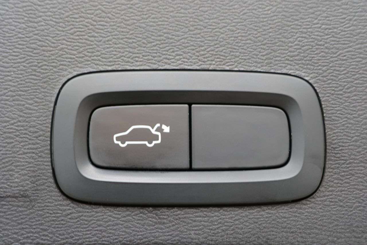 2022 VOLVO XC40 2022 VOLVO XC40