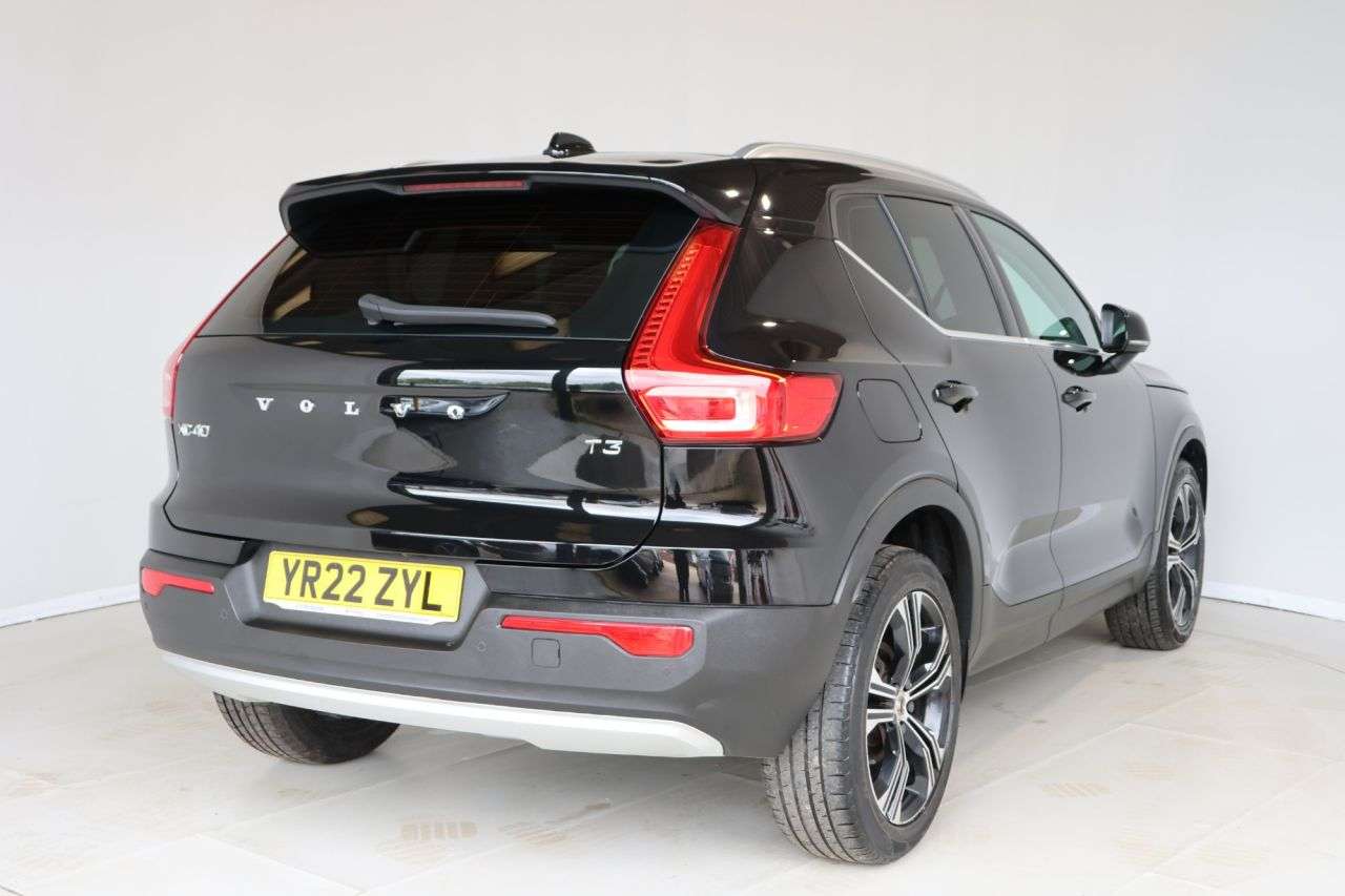 2022 VOLVO XC40 2022 VOLVO XC40