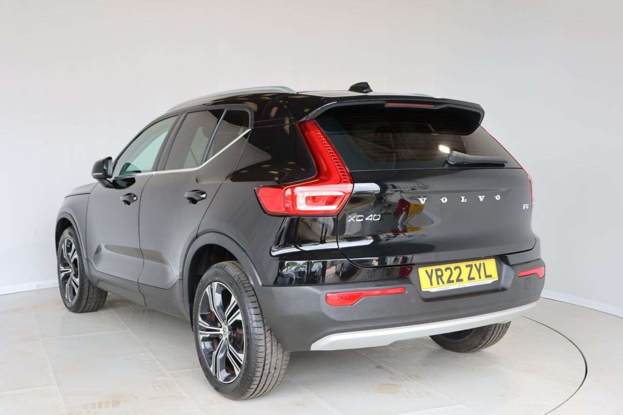 2022 VOLVO XC40 2022 VOLVO XC40