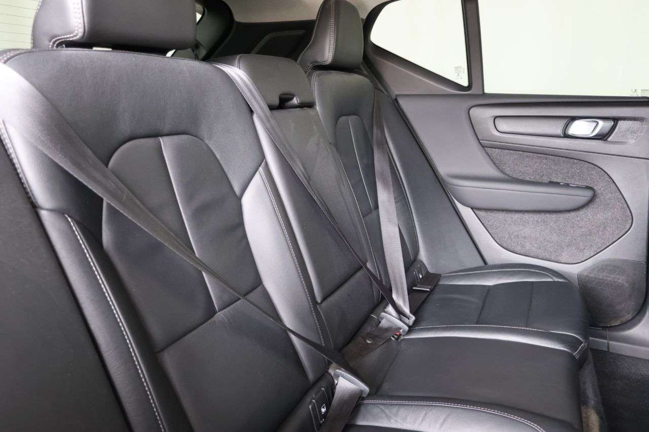 2022 VOLVO XC40 2022 VOLVO XC40