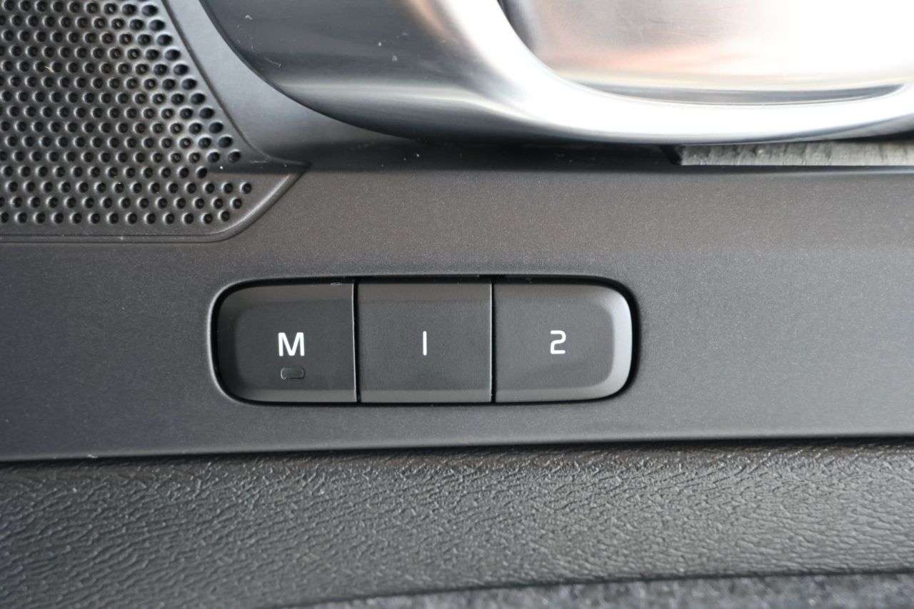 2022 VOLVO XC40 2022 VOLVO XC40