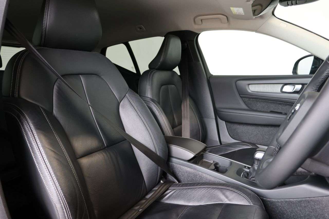 2022 VOLVO XC40 2022 VOLVO XC40