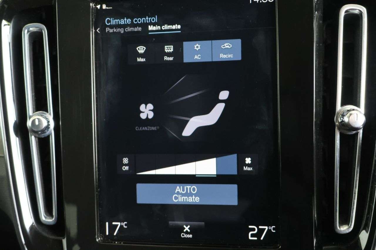 2022 VOLVO XC40 2022 VOLVO XC40