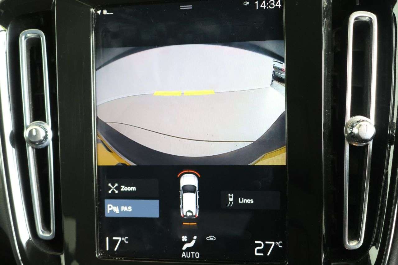 2022 VOLVO XC40 2022 VOLVO XC40