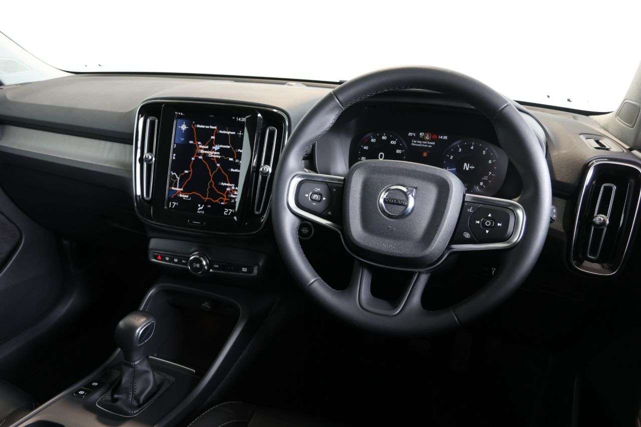 2022 VOLVO XC40 2022 VOLVO XC40