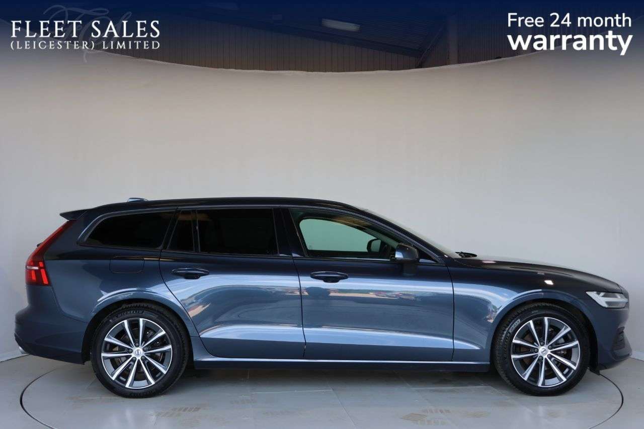 A 2022 VOLVO V60 2.0 B3 MHEV Momentum Estate 5dr Petrol Hybrid DCT Auto Euro 6 (s/s) (163 ps A 2022 VOLVO V60 2.0 B3 MHEV Momentum Estate 5dr Petrol Hybrid DCT Auto Euro 6 (s/s) (163 ps