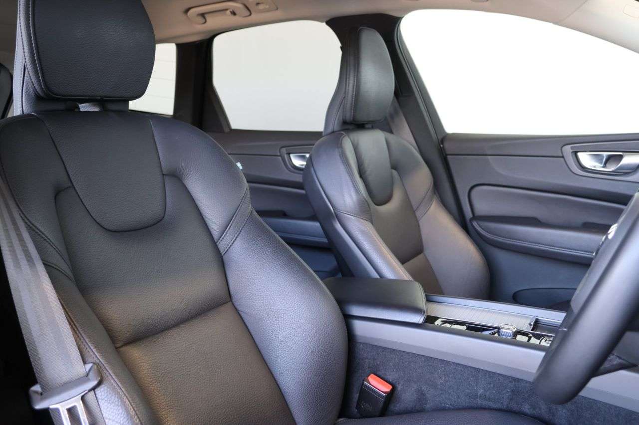 2023 VOLVO XC60 2023 VOLVO XC60