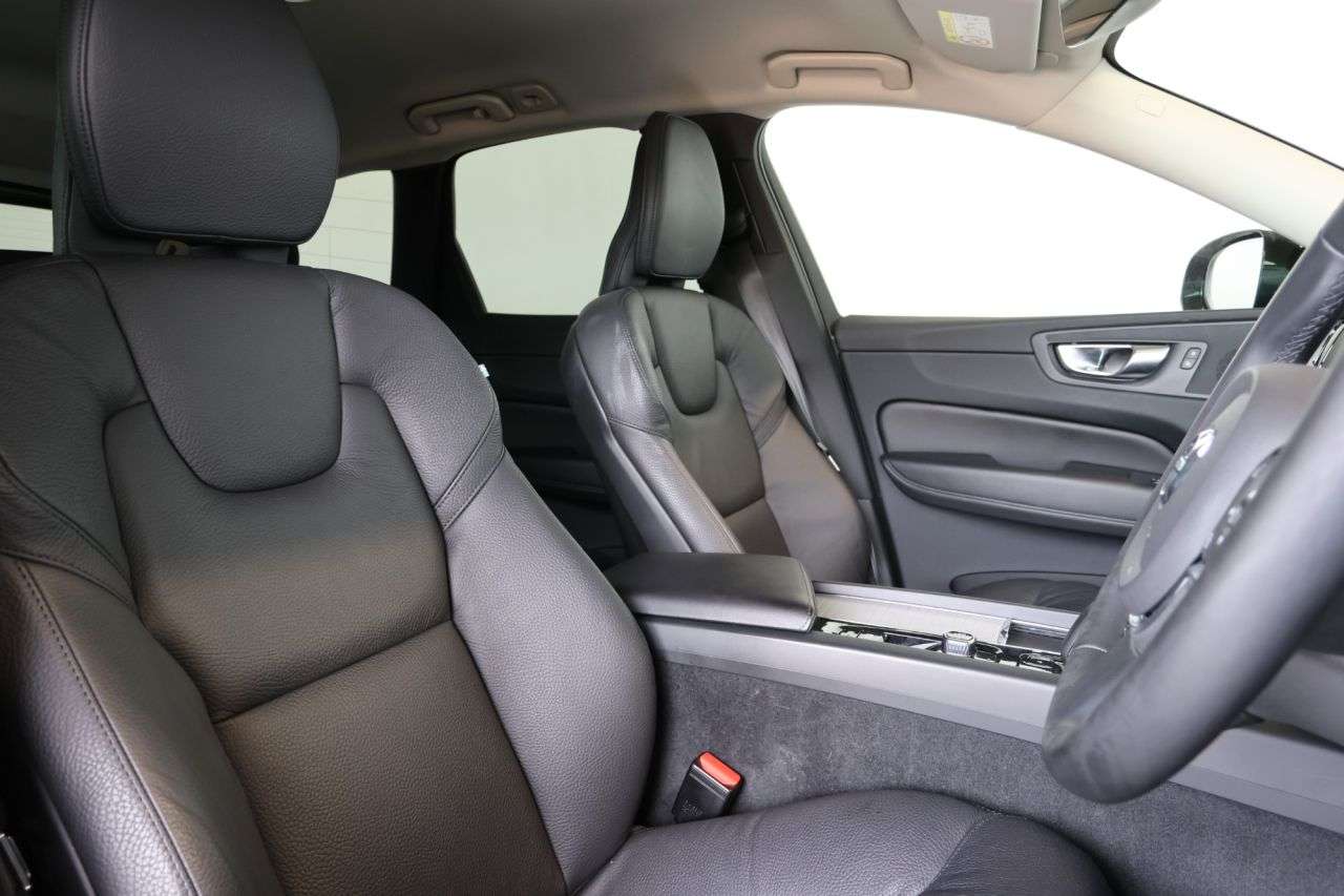2023 VOLVO XC60 2023 VOLVO XC60