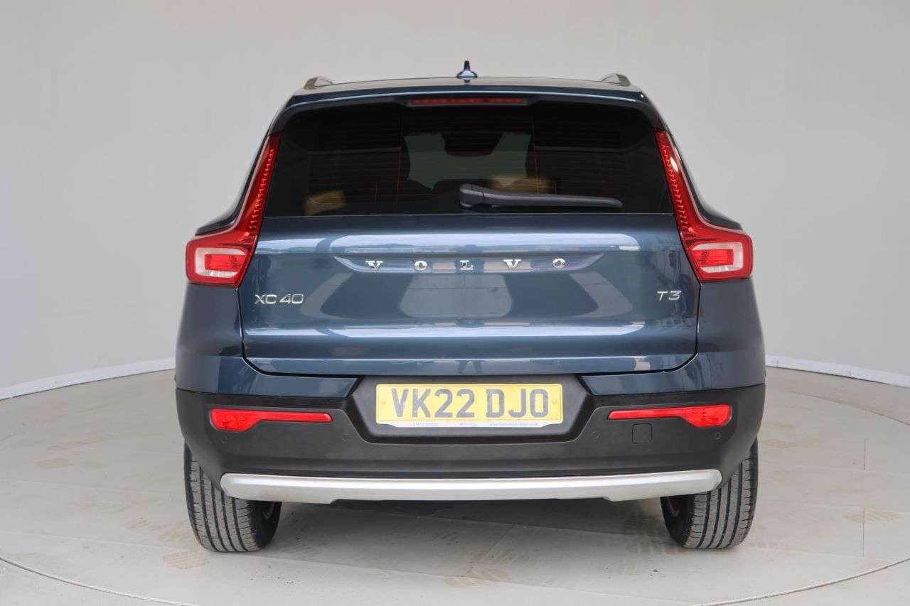 2022 VOLVO XC40 2022 VOLVO XC40