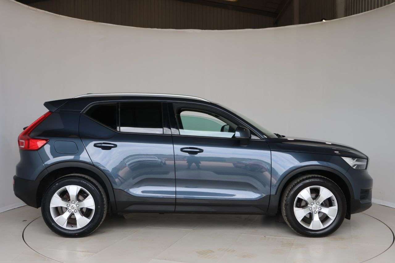 A 2022 VOLVO XC40 1.5 T3 Momentum SUV 5dr Petrol Auto Euro 6 (s/s) (163 ps) FREE DELIVERY WIT A 2022 VOLVO XC40 1.5 T3 Momentum SUV 5dr Petrol Auto Euro 6 (s/s) (163 ps) FREE DELIVERY WIT