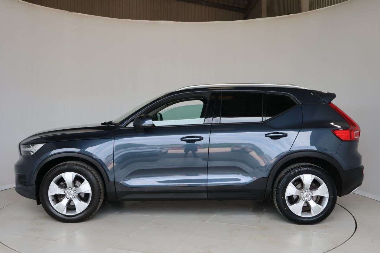 2022 VOLVO XC40 2022 VOLVO XC40
