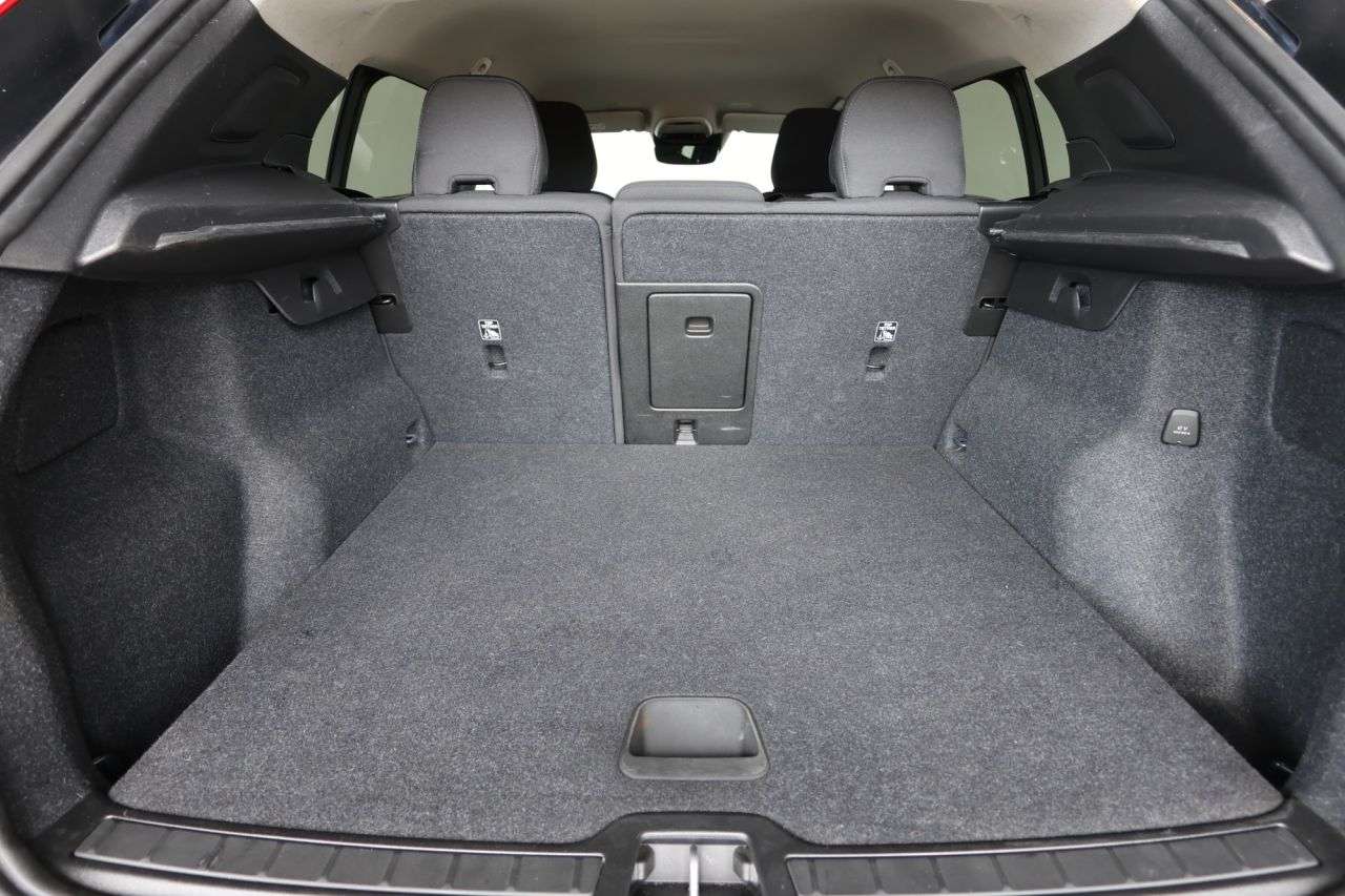 2022 VOLVO XC40 2022 VOLVO XC40