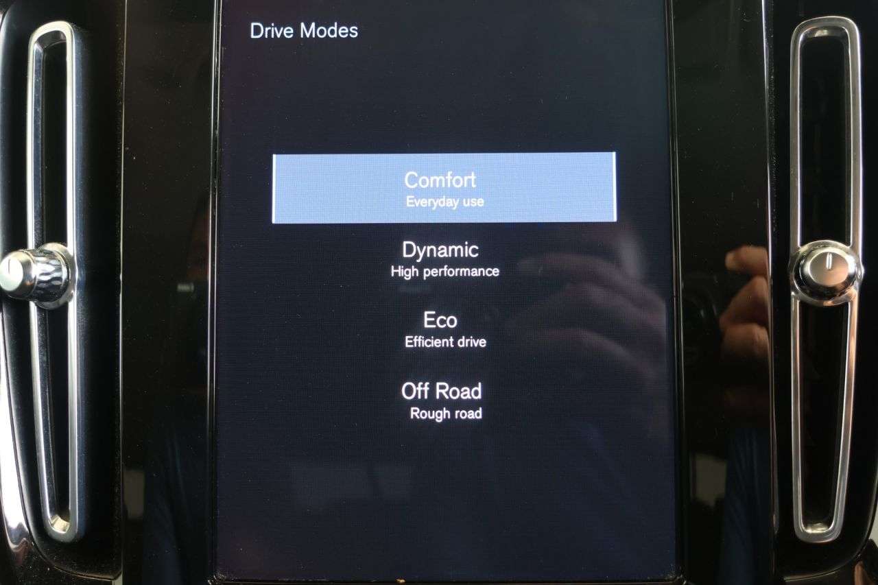 2022 VOLVO XC40 2022 VOLVO XC40