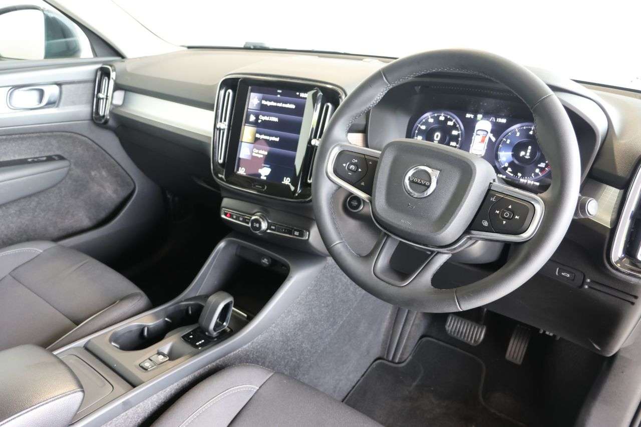 2022 VOLVO XC40 2022 VOLVO XC40