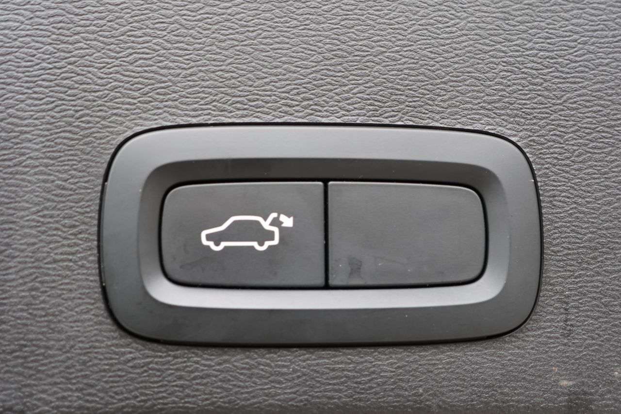 2022 VOLVO XC40 2022 VOLVO XC40