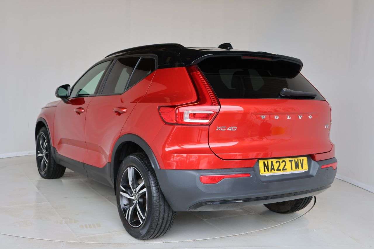 2022 VOLVO XC40 2022 VOLVO XC40