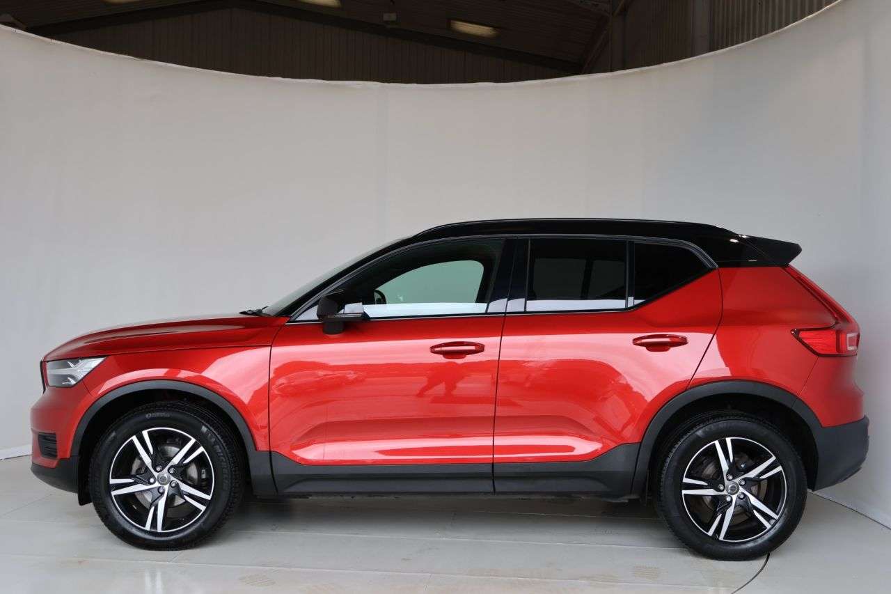 2022 VOLVO XC40 2022 VOLVO XC40