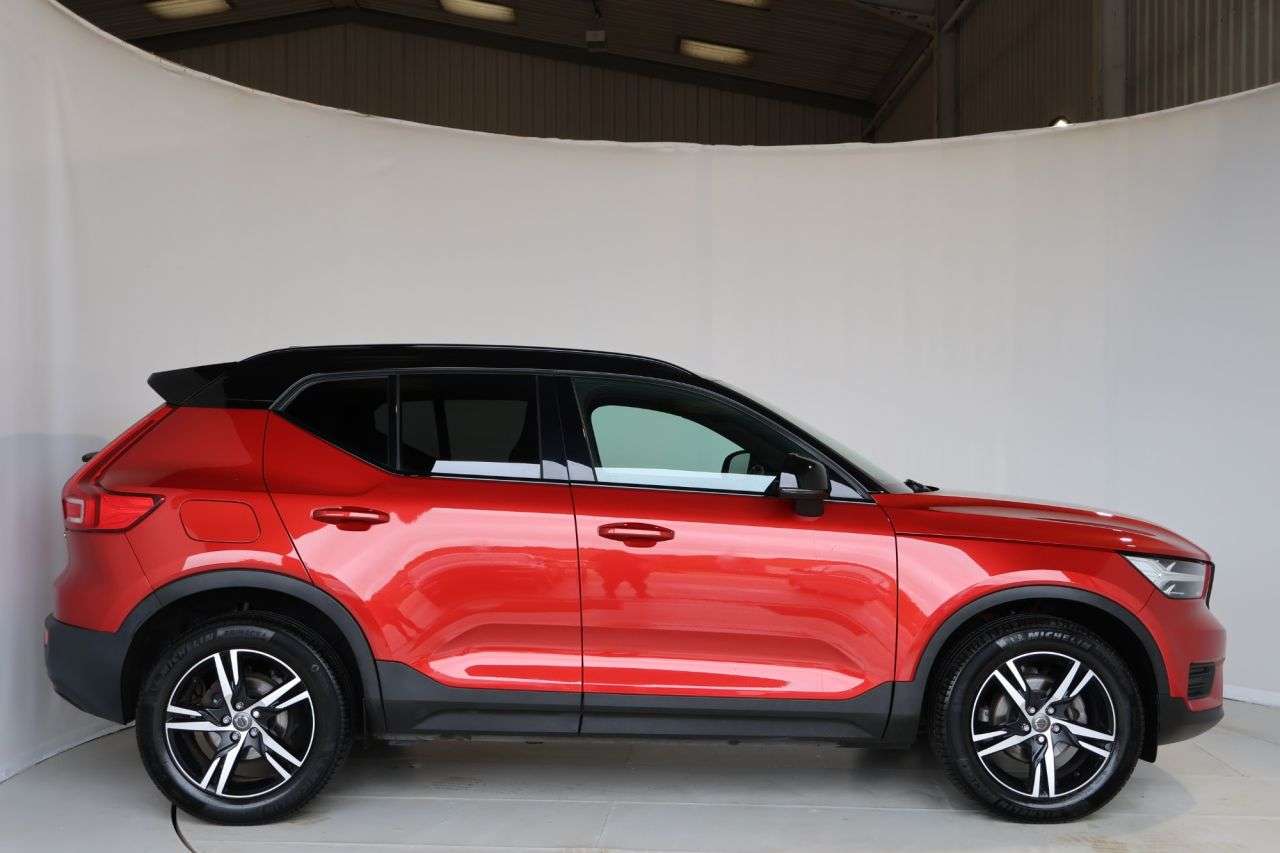 A 2022 VOLVO XC40 1.5 T3 R-Design SUV 5dr Petrol Auto Euro 6 (s/s) (163 ps) FREE DELIVERY WIT A 2022 VOLVO XC40 1.5 T3 R-Design SUV 5dr Petrol Auto Euro 6 (s/s) (163 ps) FREE DELIVERY WIT