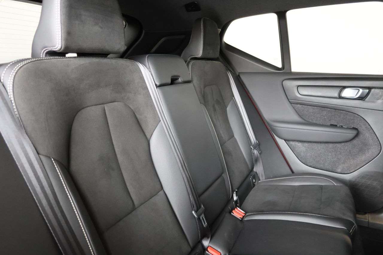 2022 VOLVO XC40 2022 VOLVO XC40