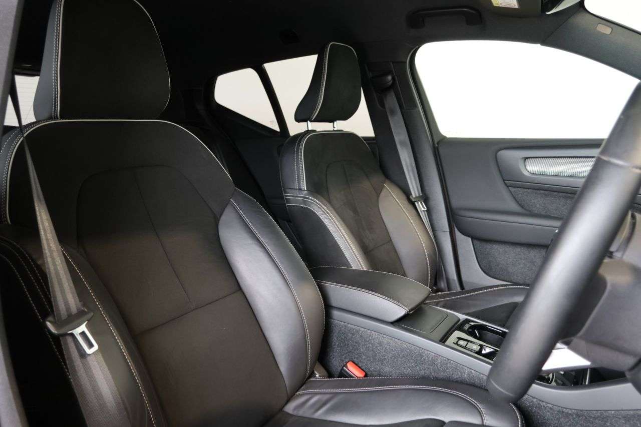 2022 VOLVO XC40 2022 VOLVO XC40