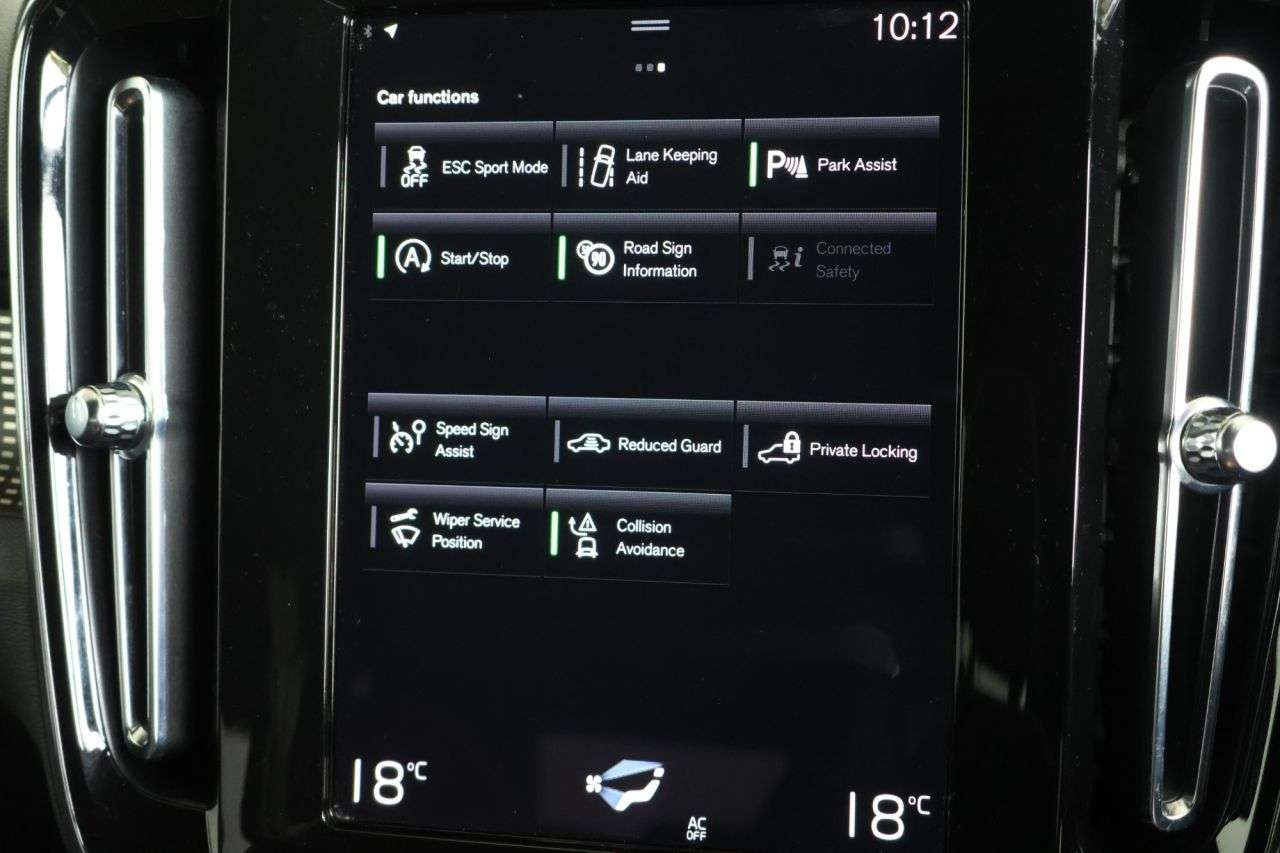 2022 VOLVO XC40 2022 VOLVO XC40