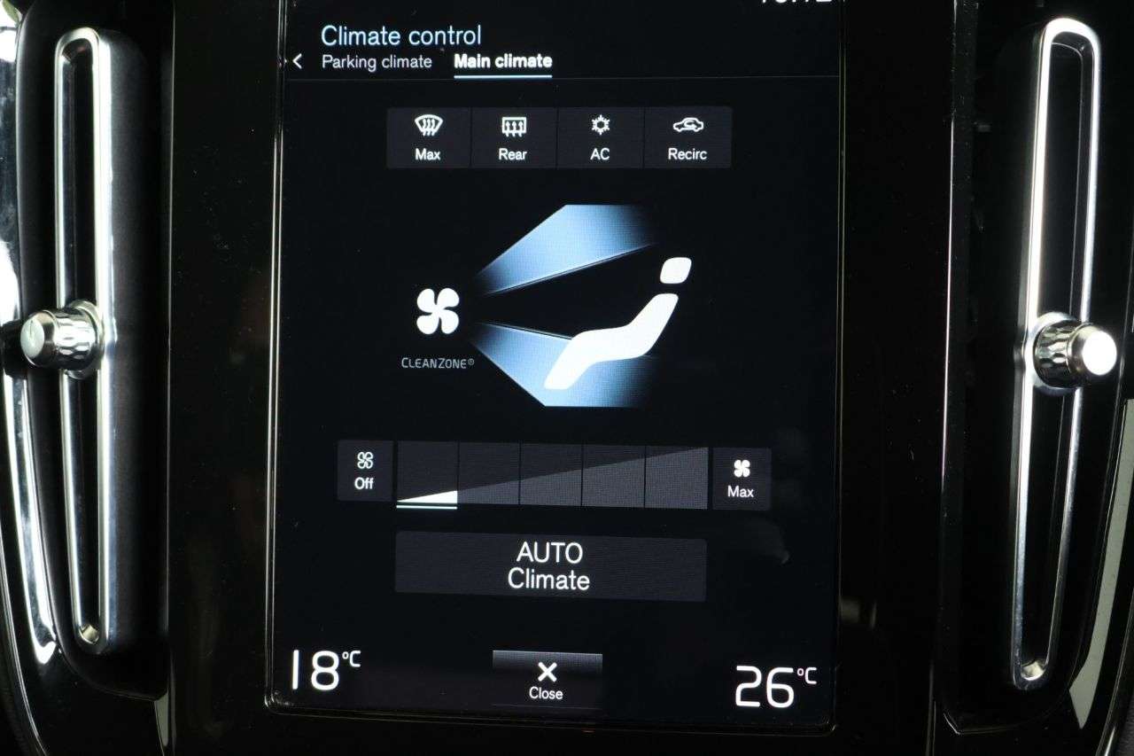 2022 VOLVO XC40 2022 VOLVO XC40