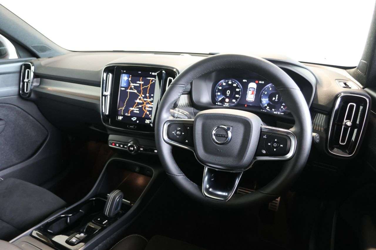 2022 VOLVO XC40 2022 VOLVO XC40