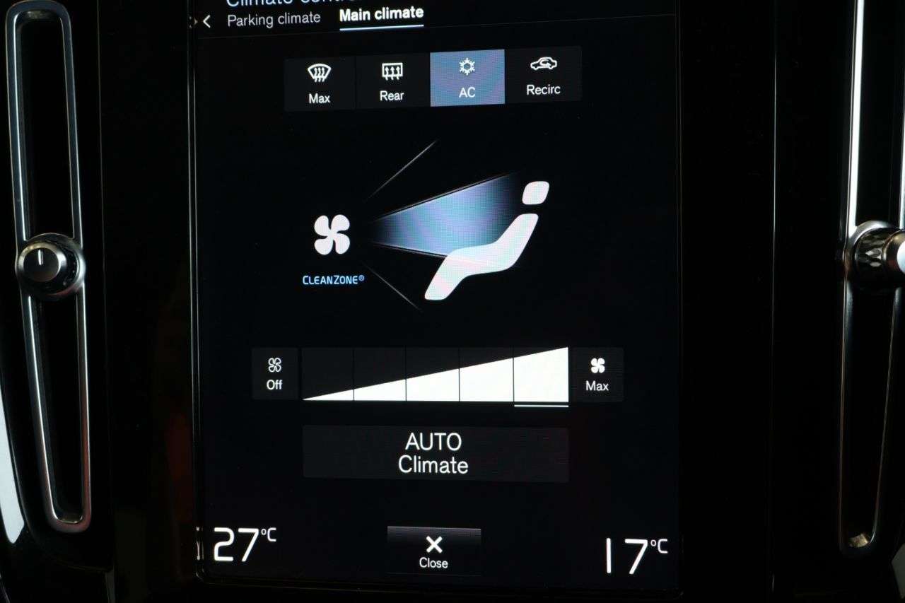 2022 VOLVO XC40 2022 VOLVO XC40