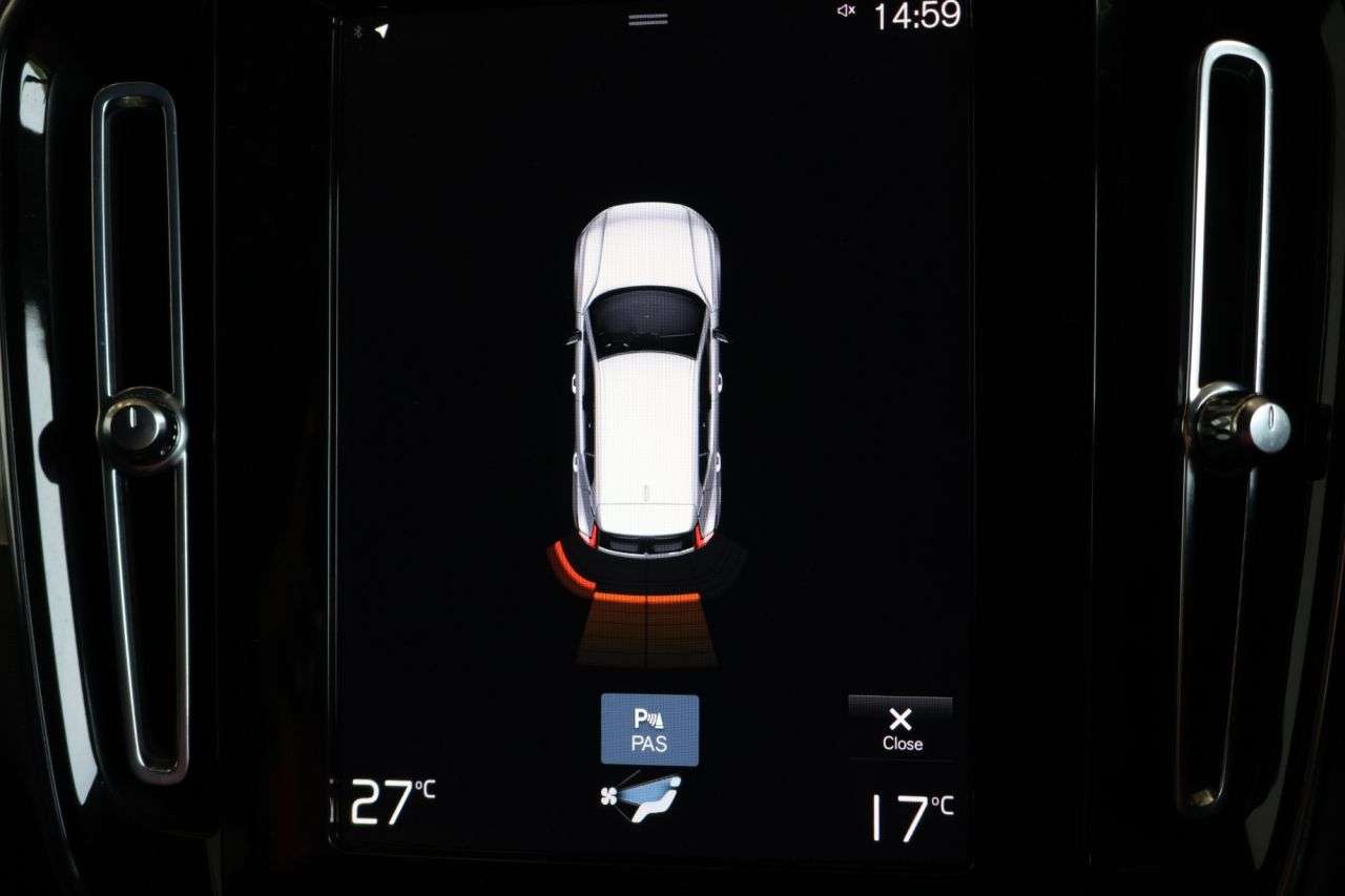 2022 VOLVO XC40 2022 VOLVO XC40