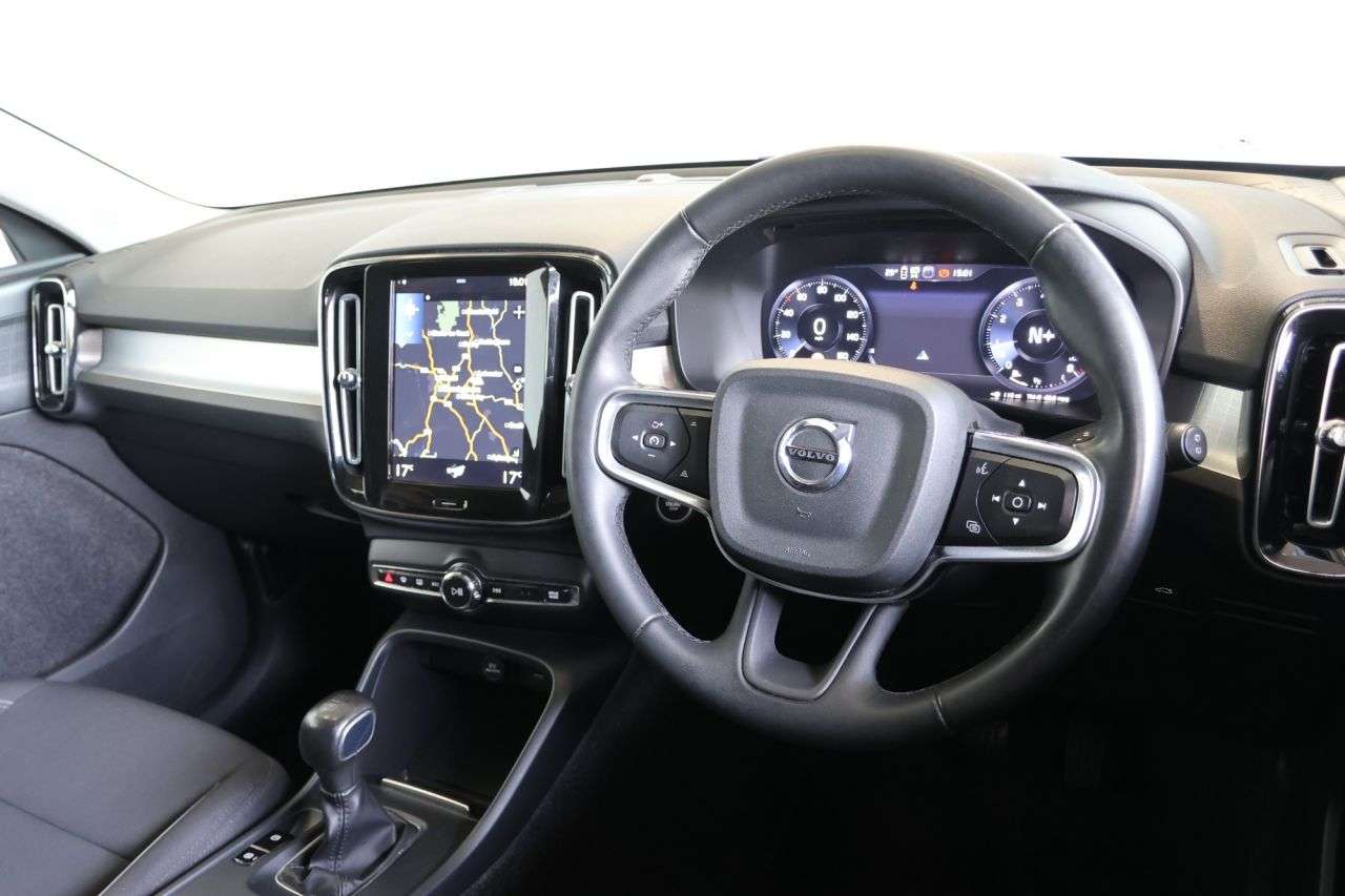 2022 VOLVO XC40 2022 VOLVO XC40