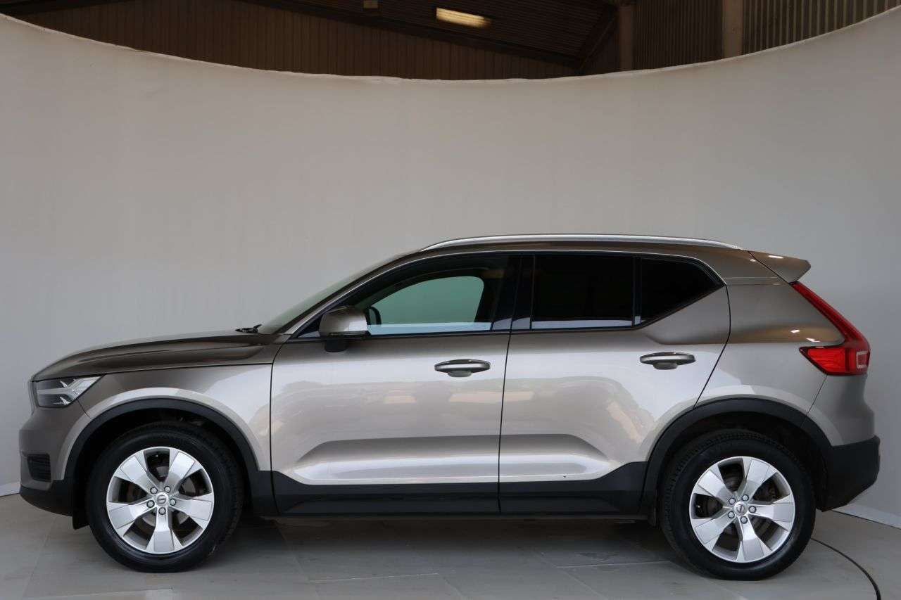 2022 VOLVO XC40 2022 VOLVO XC40