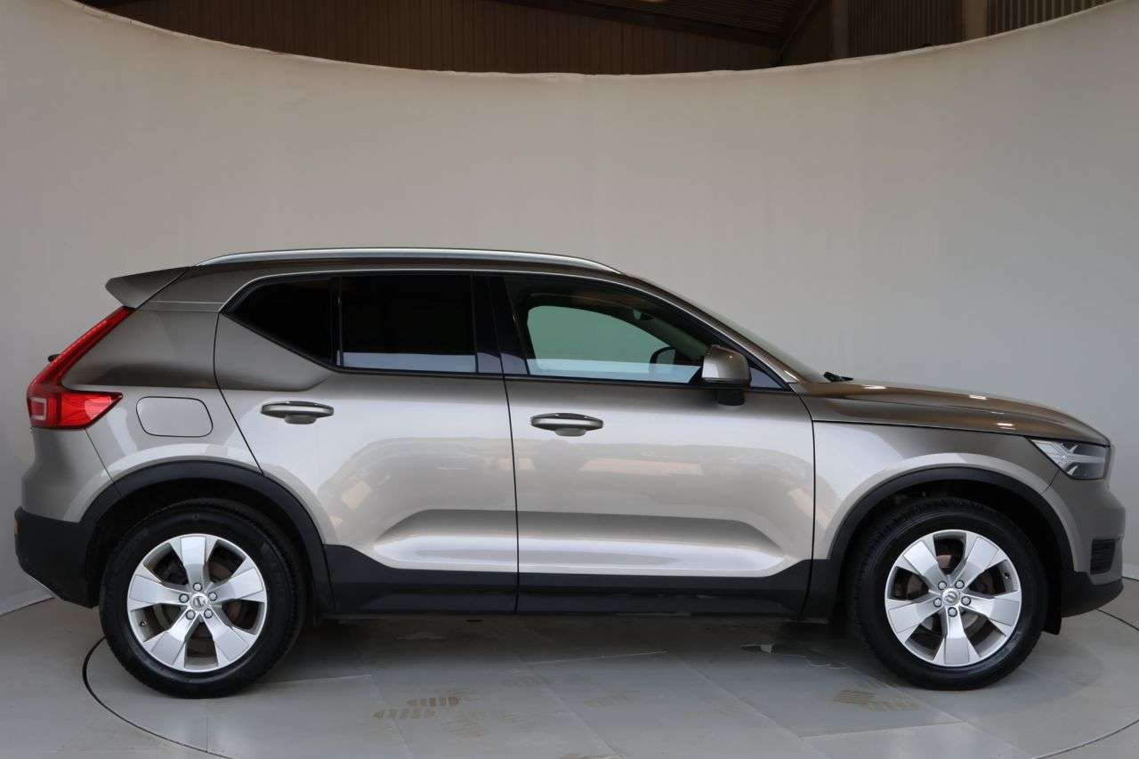A 2022 VOLVO XC40 1.5 T3 Momentum SUV 5dr Petrol Manual Euro 6 (s/s) (163 ps) FULL SERVICE HI A 2022 VOLVO XC40 1.5 T3 Momentum SUV 5dr Petrol Manual Euro 6 (s/s) (163 ps) FULL SERVICE HI