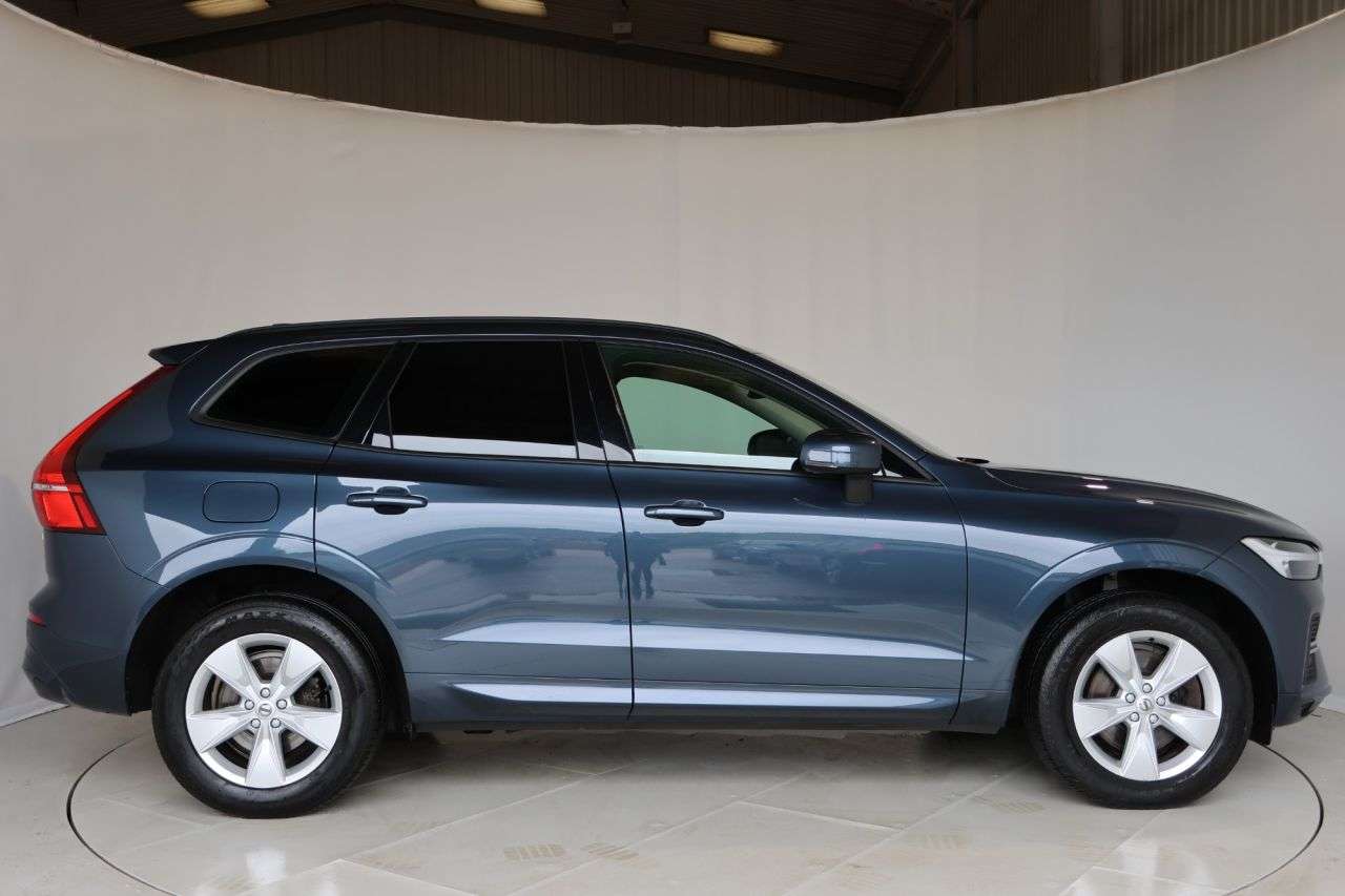A 2021 VOLVO XC60 2.0 B4 MHEV Momentum SUV 5dr Diesel Hybrid Auto AWD Euro 6 (s/s) (197 ps) H A 2021 VOLVO XC60 2.0 B4 MHEV Momentum SUV 5dr Diesel Hybrid Auto AWD Euro 6 (s/s) (197 ps) H