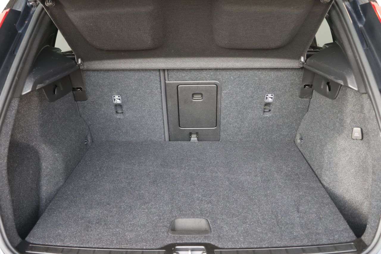 2022 VOLVO XC40 2022 VOLVO XC40