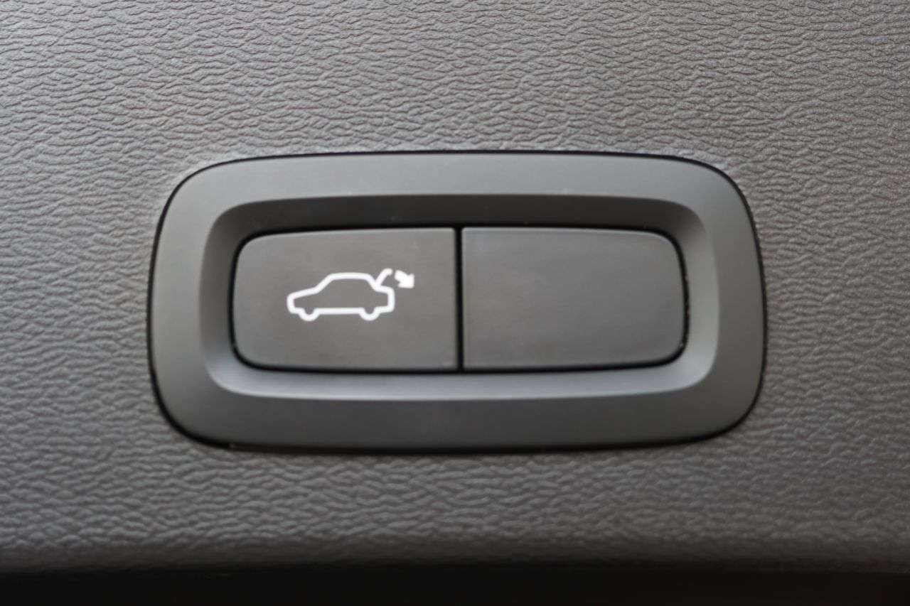 2022 VOLVO XC40 2022 VOLVO XC40
