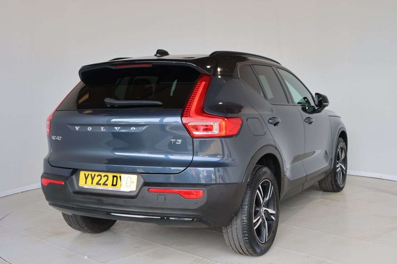 2022 VOLVO XC40 2022 VOLVO XC40